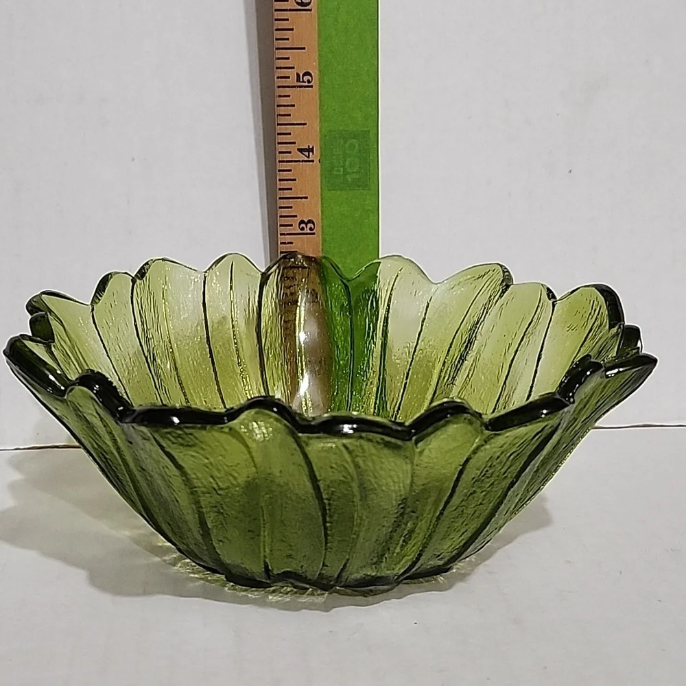 VINTAGE Indiana Glass Avocado Green Sunflower Petal Lily Pons Bowl - Picture 4 of 4